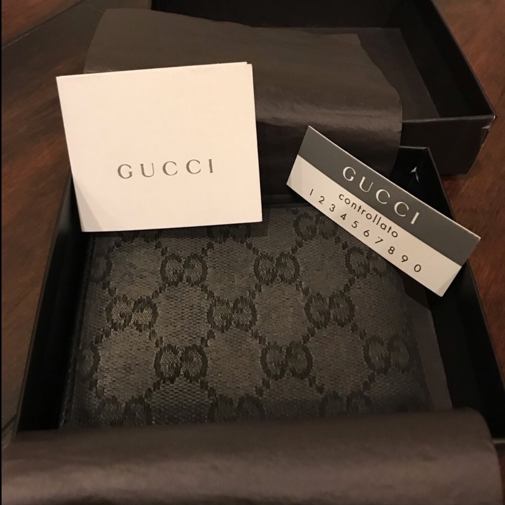 💯% AUNTHENTIC Men’s GUCCI wallet